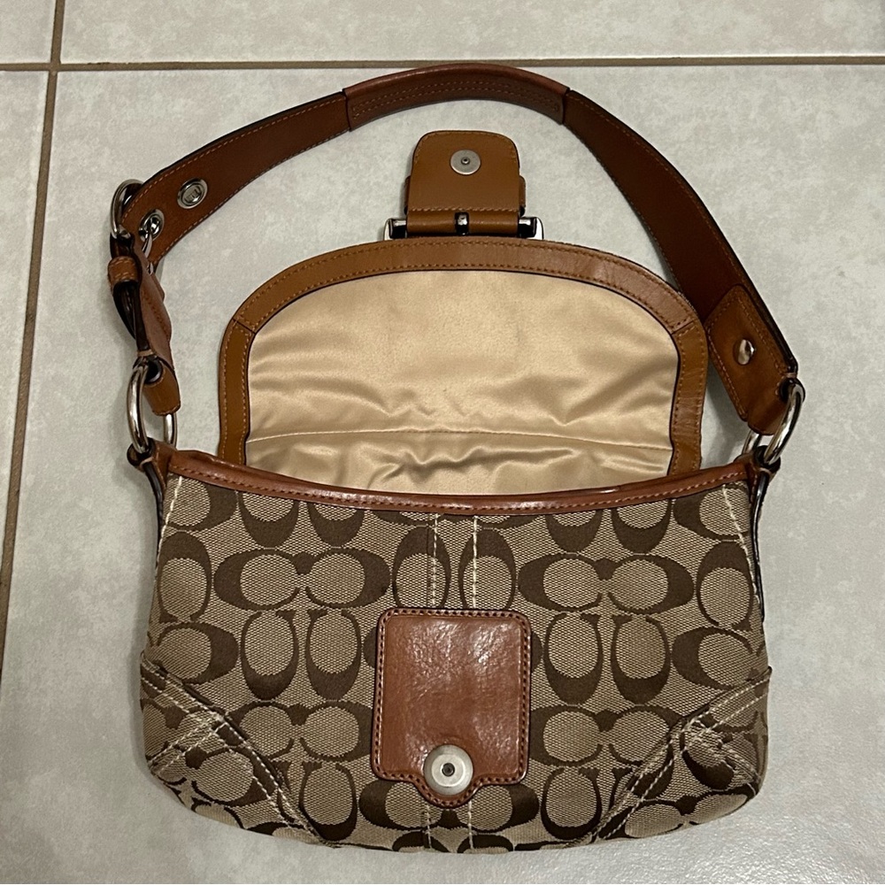 Coach Soho Signature C small buckle shoulder bag - Picture 3 of 15